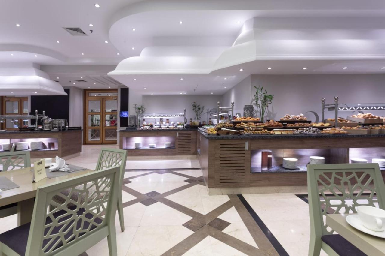 콘코드 엘 살람 호텔 카이로 외부 사진 The buffet at the hotel